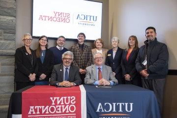 Members of 利记sbo and SUNY Oneonta join their respective institutional presidents for the signing of an Articulation Agreement.