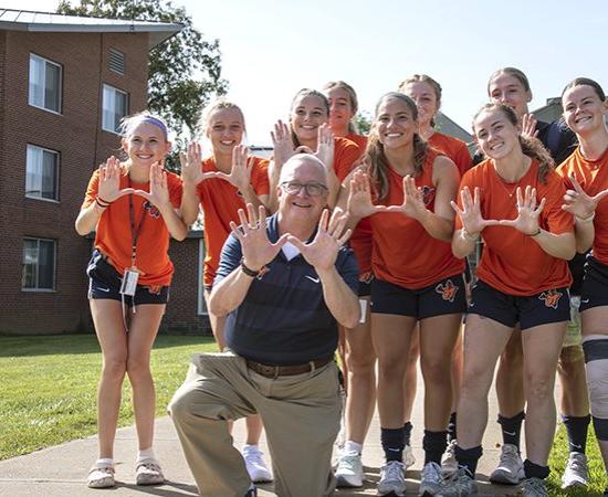 President Pfannestiel and the Orientation Mentors on Move-In Day 